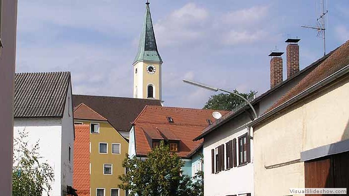 Alt-Moosbach mit Blick zur Pfarrkirche