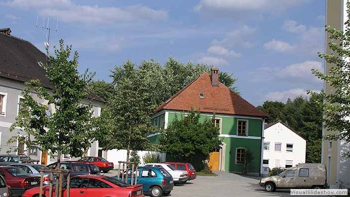 Kirchplatz mit Schwesternhaus (jetzt abgerissen)