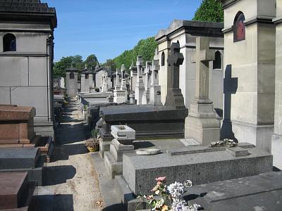 01-Graeber im Friedhof Montparnasse